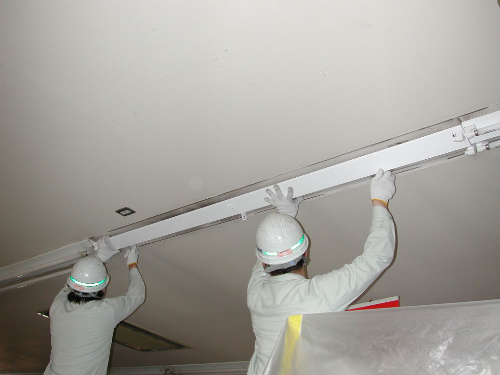 新しい照明器具です