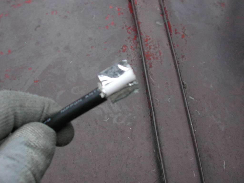 網とアルミ箔を切ります