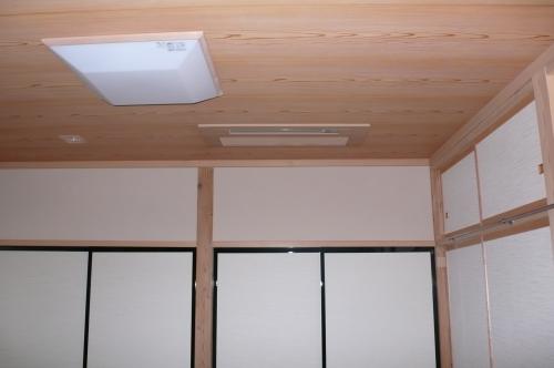 天井の埋込型のフル暖エアコンです。