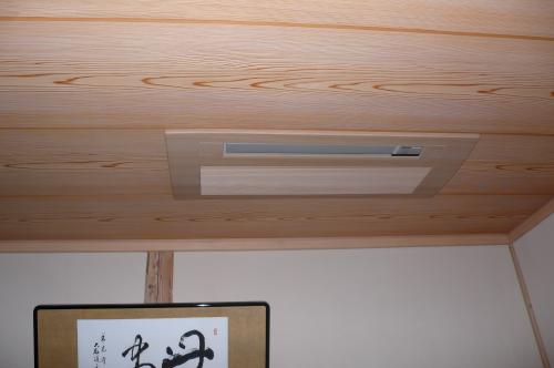 天井の埋込型のフル暖エアコンです。