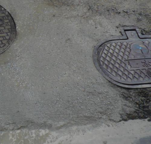 コンクリートで埋め戻して取り付け完了です