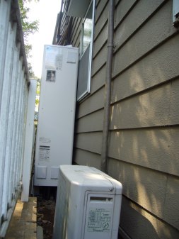 薄型ならこんな?いスペースにも?レイにおさまります！