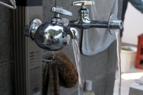 オモシロ蛇口アリマス03