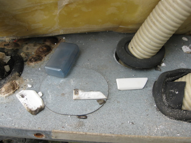 落雷による電気温水器の故障０５