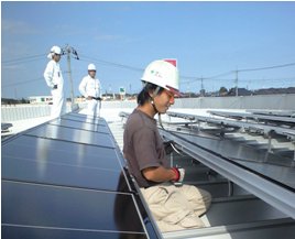 Honda Cars 太陽光発電-モジュ－ル施工中03