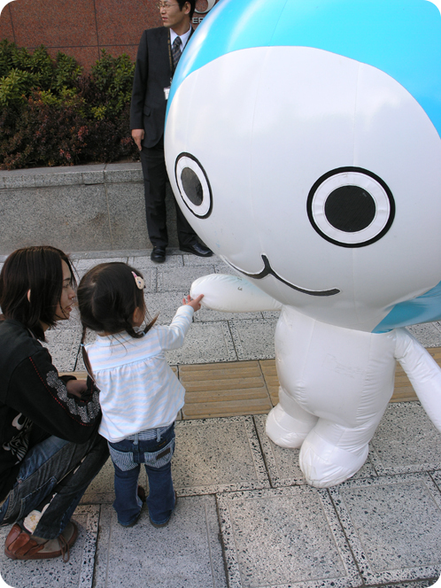 ぴちょんくんが水戸の街を魅了005