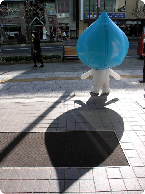 ぴちょんくんが水戸の街を魅了009