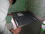 IHクッキングヒーターの位置を調整します(長野県長野市電気設備工事)長野県長野市IHクッキングヒーター工事・エコ電化本舗 ㈱大光電気商会