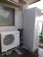 エコキュートの取付完成です。灯油給湯器を撤去してエコキュートに交換します。長野県長野市エコキュート工事・エコ電化本舗㈱大光電気商会