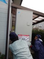 エコキュートが天井に当りそうでしたが無事に取付出来ました。(長野県長野市電気設備工事) エコ電化本舗 ㈱大光電気商会