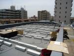 豊中市服部西マンションへの産業用太陽光発電設置工事２日目です。