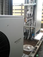 薄型タンクでも基礎は広く