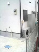 薄型エコキュートで駐車スペースもすっきり！！