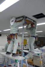 固定します【三菱ズバ暖エアコン工事】【長野県長野市】ズバ暖エアコン工事はオール電化・エコ電化ｊｐ【大光電気商会】