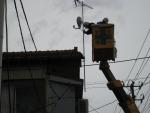 高所作業車でアンテナ