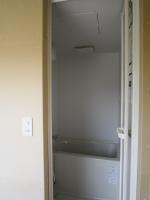 プレハブにユニットバスを設置