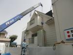 自慢の５段クレーンでエコキュート搬入