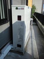 薄型電気温水器の設置です