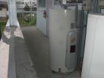 田原市田原町　Gハイツ様にて電気温水器２台入替工事