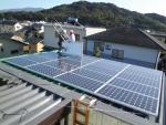 折半屋根　太陽光発電システム設置