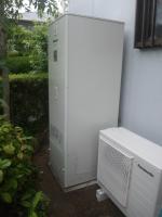 エコキュートの取り付け工事を致しました。