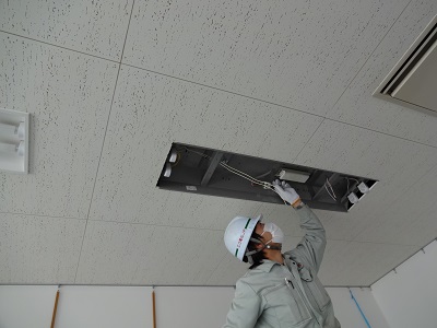 点灯しなくなってしまった蛍光灯照明器具をLEDランプで再度点灯させます。(長野県長野市電気設備工事)エコ電化本舗㈱大光電気商会