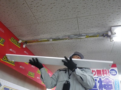 長野県長野市で店舗の不良照明器具を交換します。(長野県長野市電気工事)エコ電化本舗㈱大光電気商会
