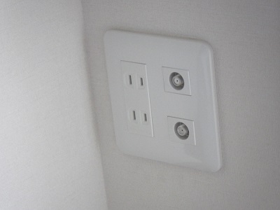 BS／CS専用テレビコンセントの増設です。(長野県長野市テレビアンテナ工事)エコ電化本舗㈱大光電気商会