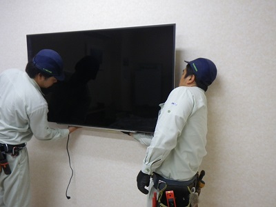 もう少し上に上げて下さい。(長野県 長野市 壁掛けてテレビ工事)エコ電化本舗 ㈱大光電気商会