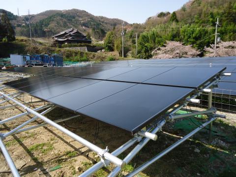 野立て単管架台でのソーラーフロンティア１８．６０ｋｗ設置工事の御紹介です。