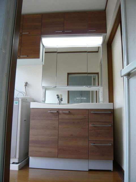 パナソニック「ラシス」洗面化粧台設置工事の御紹介です。