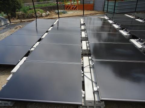 茨木市大岩ソーラーフロンティア１０．４４ｋｗの設置工事です。