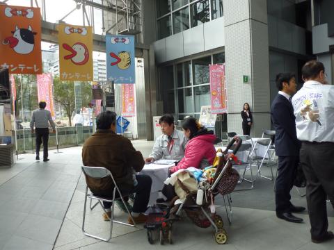 ２０１２’３／１０（日）「太陽光発電商談会」のご家族さま席！弊社ベテラン社員が対処！！