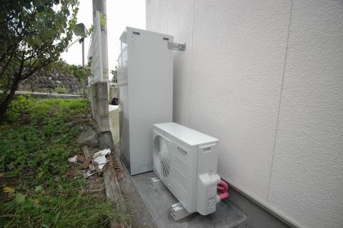 韮崎市　Ｉ様邸　エコキュート設置工事