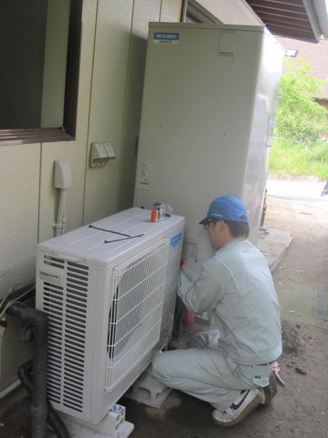 完成までもう少しです【長野県駒ケ根市エコキュート工事】街の工事屋さん・エコ電化ＪＰ【大光電気商会】