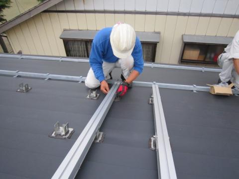 T様邸縦桟工事（太陽光）