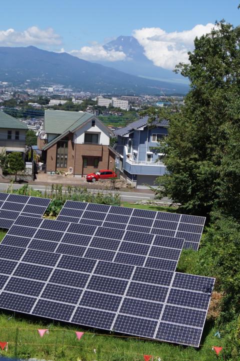 富士には太陽光がよく似合ふ