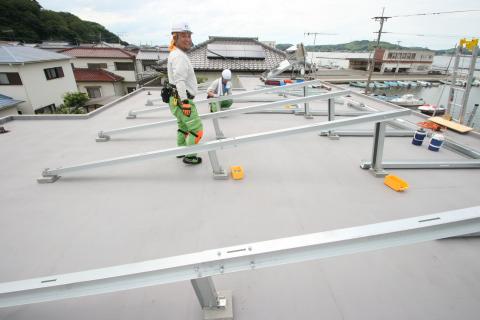 シャープ太陽光発電｜陸屋根YR工法