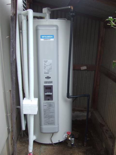 川西市松が丘H様邸　電気温水器取替え工事!!