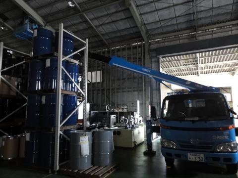 高所作業車で電気工事