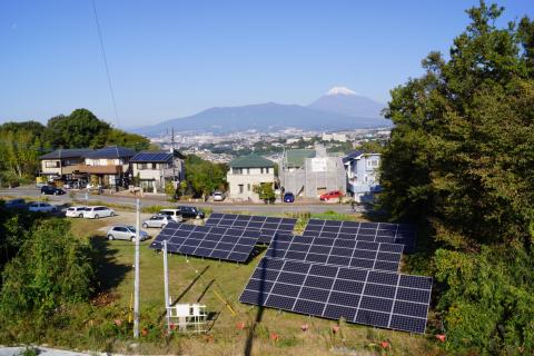 富士には太陽光がよく似合ふ