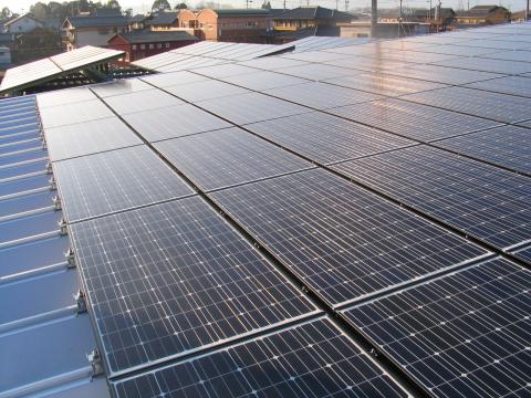 自社の太陽電池パネル２