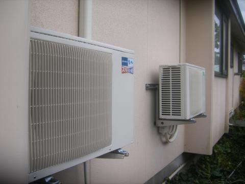 十和田市西地区ズバ暖エアコン工事