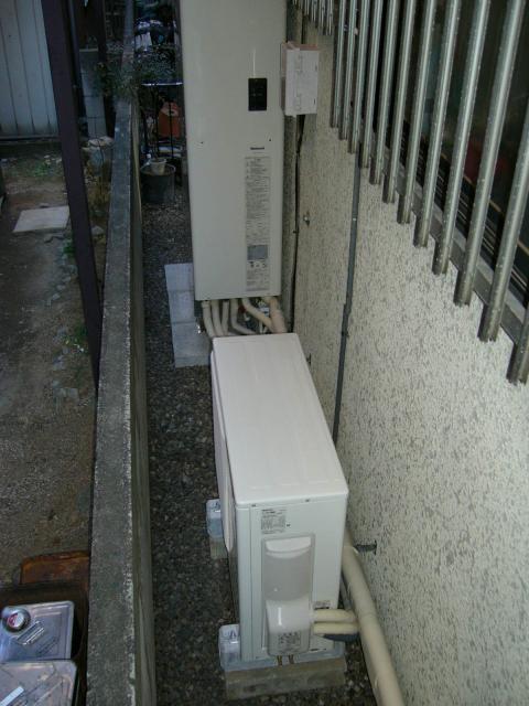 埼玉県川口市のお客様　薄型エコキュートでスリムに設置しました。