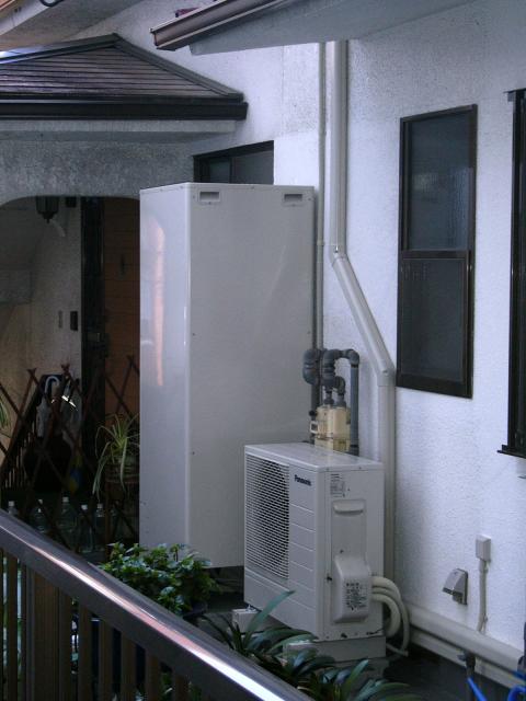 福岡市早良区荒江　M様邸　エコキュート工事