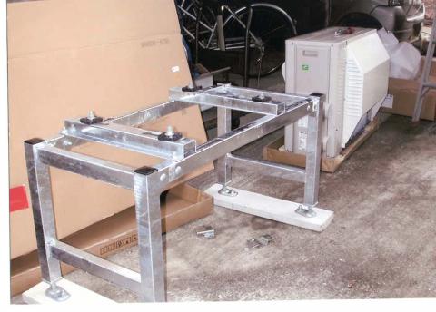 ヒートポンプは架台に乗せます【エコキュート工事】【長野県長野市】オール電化・エコ電化jp【大光電気商会】