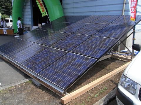 入口にも太陽光発電・・