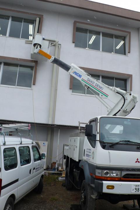 高所の配管も得意です！【ズバ暖エアコン工事】【長野県長野市】オール電化・エコ電化jp【大光電気商会】