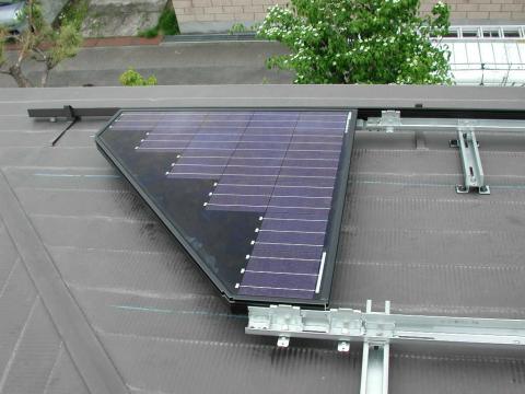 太陽光発電のモジュールパネルは隅は三角計をしています【太陽光発電工事】【長野県長野市】オール電化・エコ電化ＪＰ【大光電気商会】