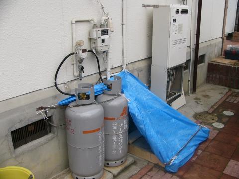 Y邸プロパンガス〜三菱３７０L電気温水器